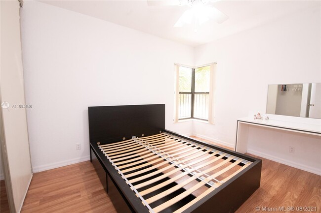 Foto del edificio - 3883 Coral Tree Cir