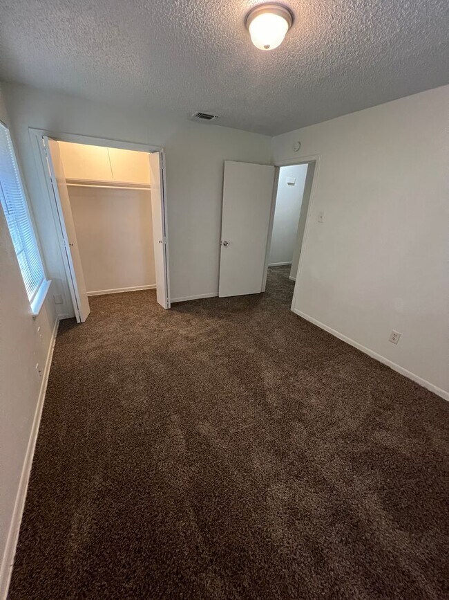 Foto del edificio - AVAILABLE NOW!!! Charming 3 bedroom 2 bath...