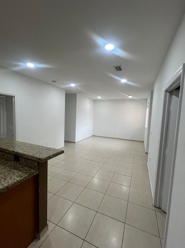 Foto del edificio - 7540 NW 176th Ter