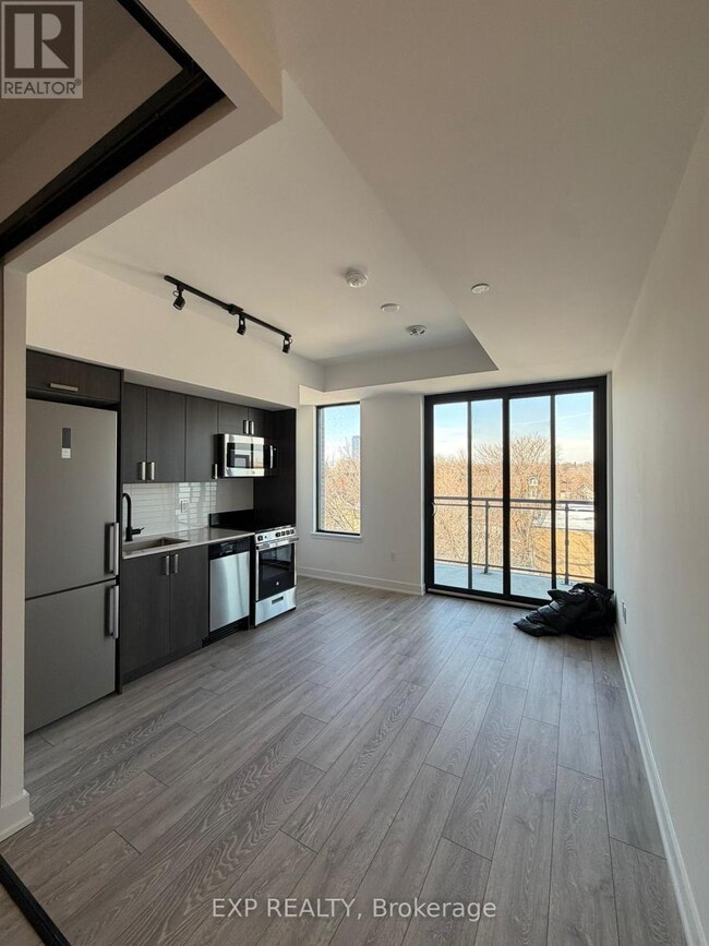 Building Photo - 758 Dovercourt Rd