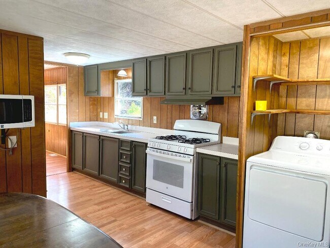 Foto del edificio - 141 Gale Rd