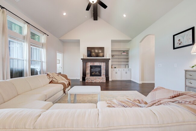 Building Photo - 817 Scully Rd