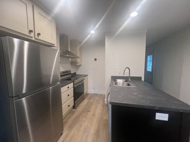Foto del edificio - Coming Soon! Newly built 2024 mobile home, 1 BR, all lvp flooring, stainless steel appliances