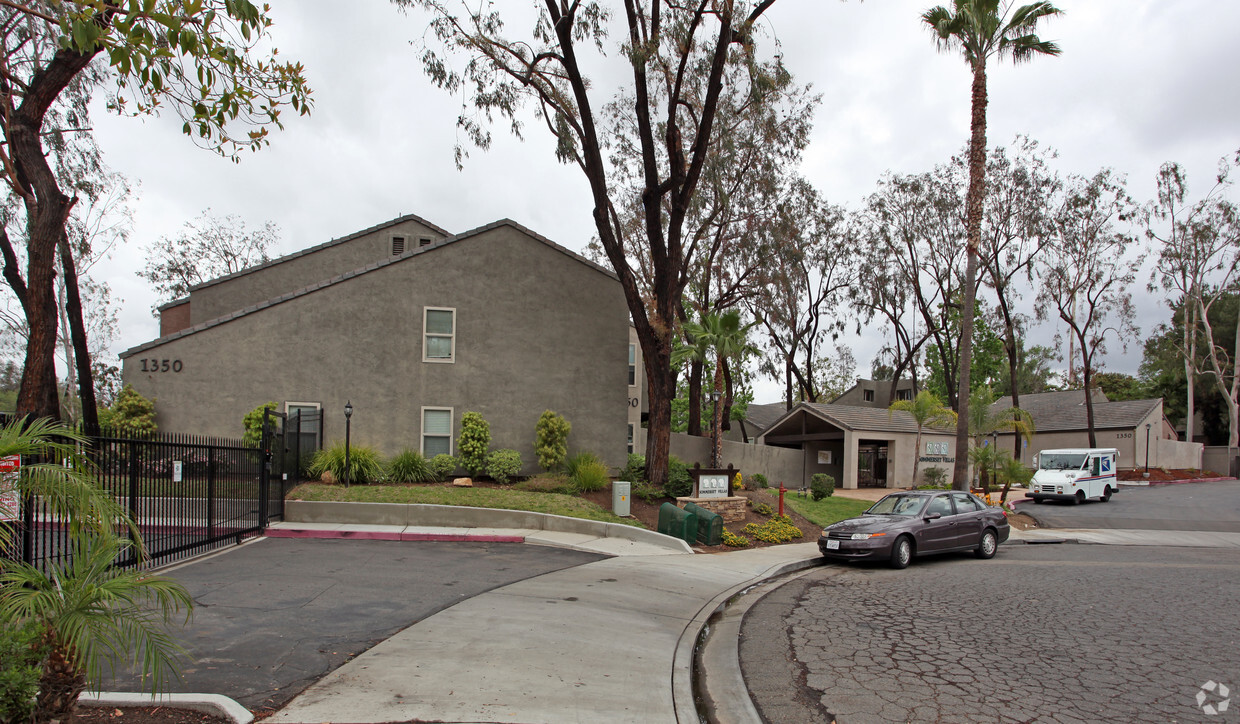 Building Photo - Summerset Villas