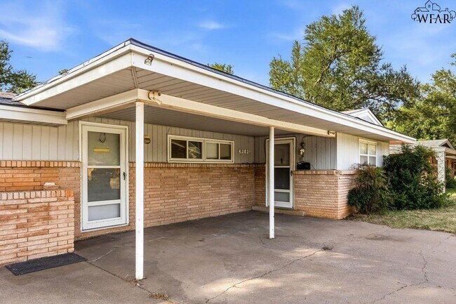 Foto del edificio - 4202 Meadowbrook Dr