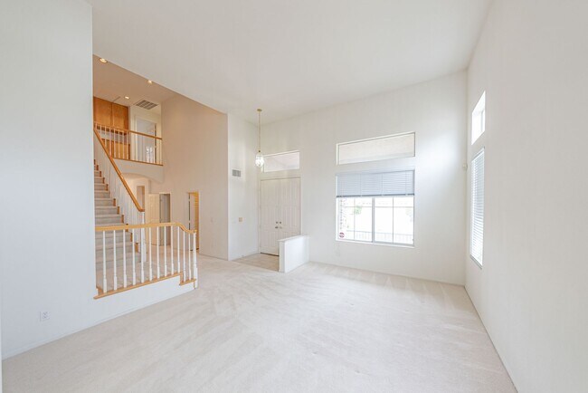 Foto del edificio - BRAND NEW AC UNIT! Stunning two-story sing...