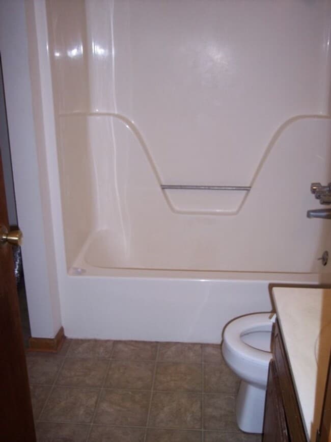 Building Photo - 807 Foster Ln