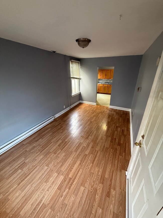 Building Photo - 9 E Middle St