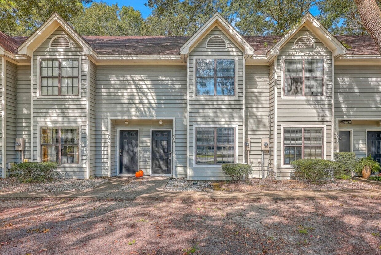 Available now. Beautiful 2 BR Condo in the... House Rental in Mount