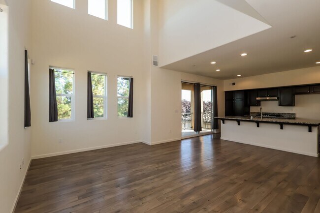 Foto del edificio - 4370 Strathmore Pl