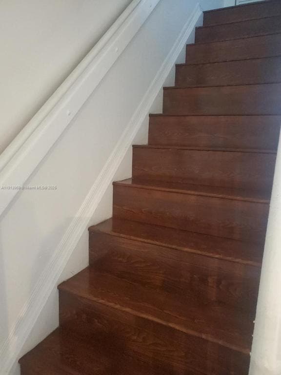 Building Photo - 16645 Hemingway Dr