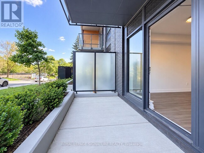 Photo du bâtiment - 2525 Bathurst St