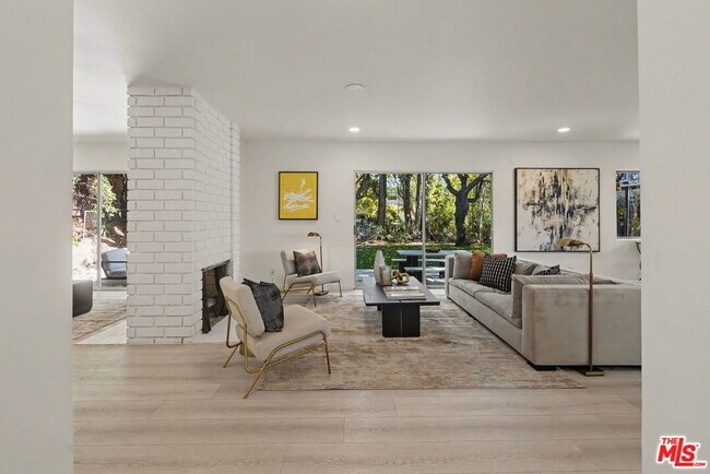 Foto del edificio - 2612 S Beverly Dr