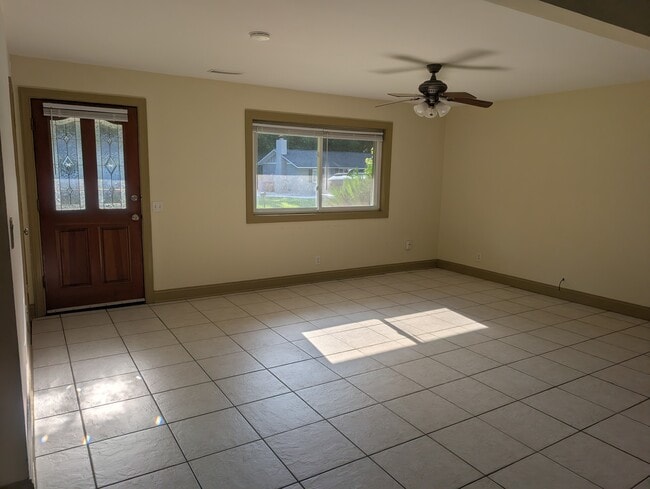 Building Photo - 634 Constant Dr