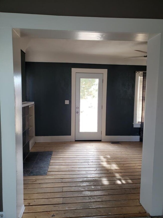 Building Photo - 460 Co Rd 6100