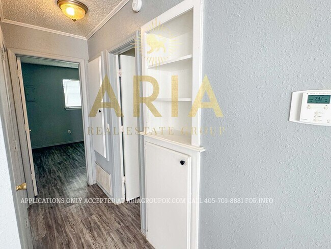 Foto del edificio - 2 Bed/1 Bath Tri-plex Home in Noble - AVAI...