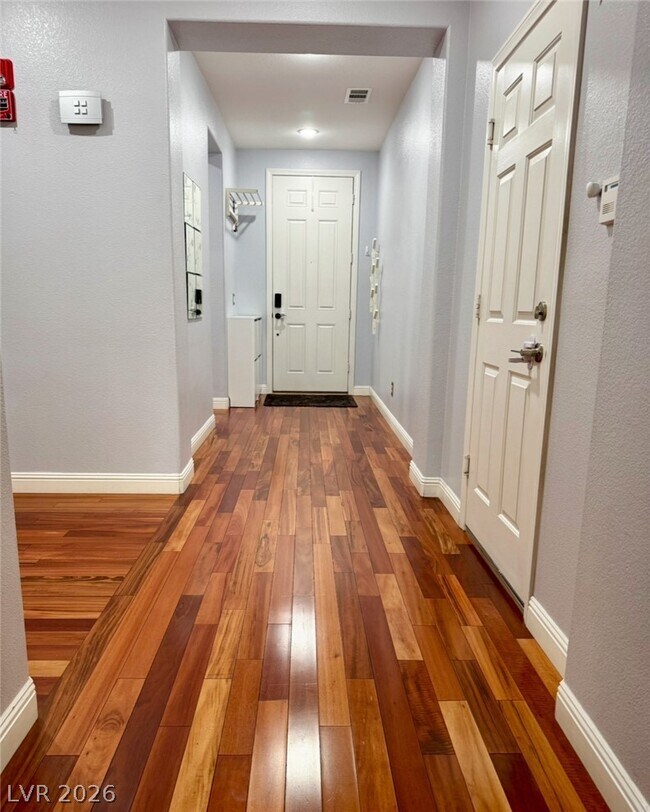 Foto del edificio - 9224 Longhorn Falls Ct