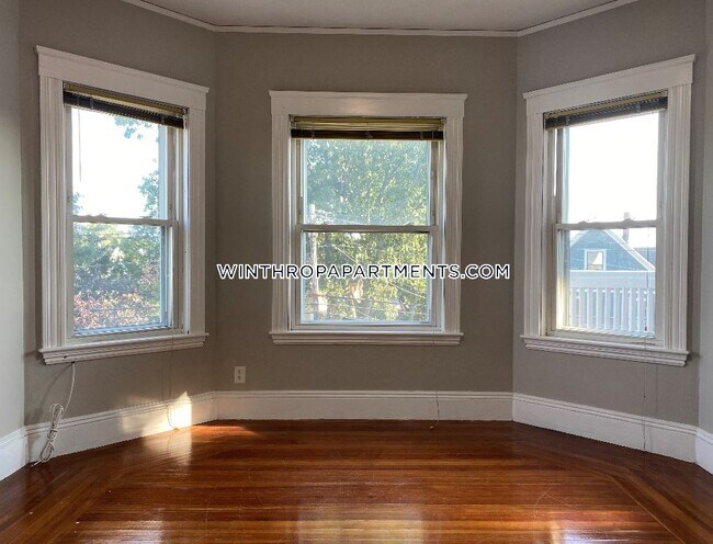 Building Photo - 255 Pleasant St