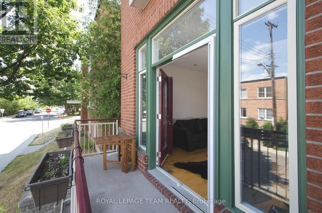 Building Photo - 296 Besserer St