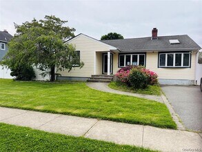 Building Photo - 24 Elderberry Rd