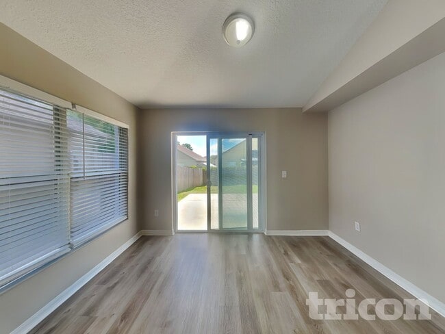 Foto del edificio - 29250 Yarrow Dr