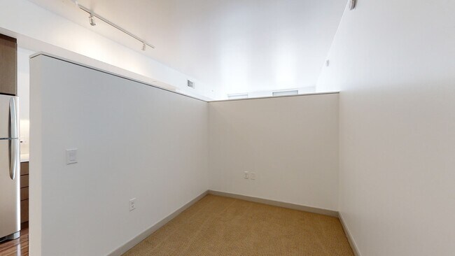 Interior Photo - 3033 Wilshire