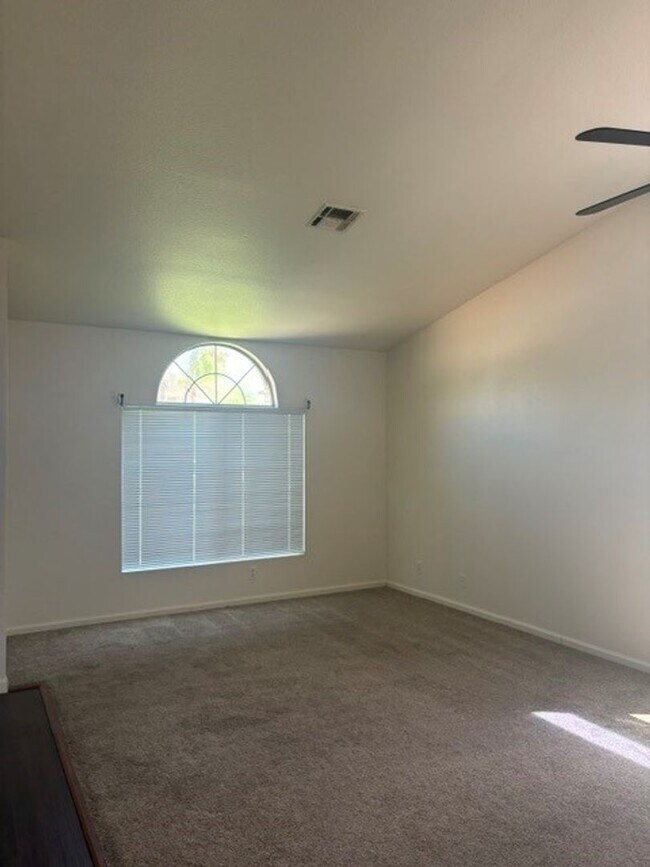 Foto del edificio - 4 Bedroom/2 Bath Home in the Northwest - $2395 Per Month!