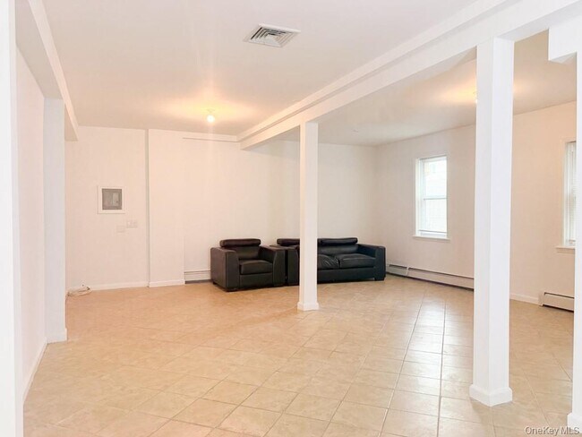 Foto del edificio - 122 Combs Ave