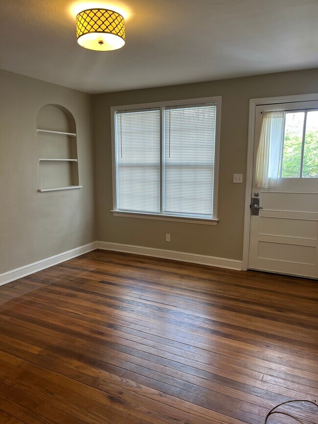 Foto del edificio - 813 Baker St