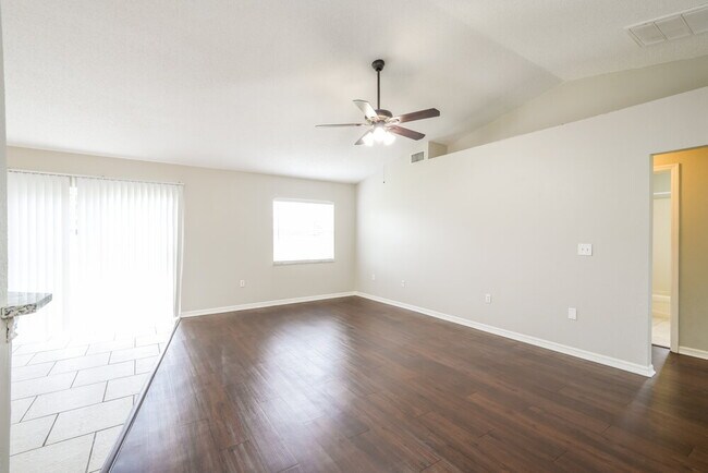 Foto del edificio - 8025 Apple Blossom Dr