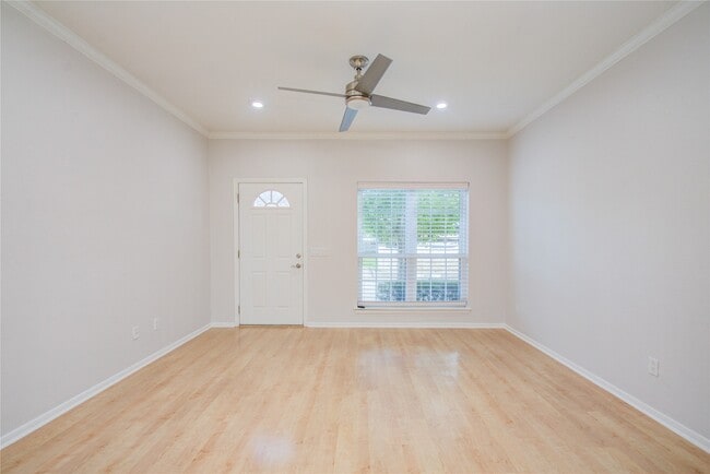 Foto del edificio - 2910 Grants Lake Blvd