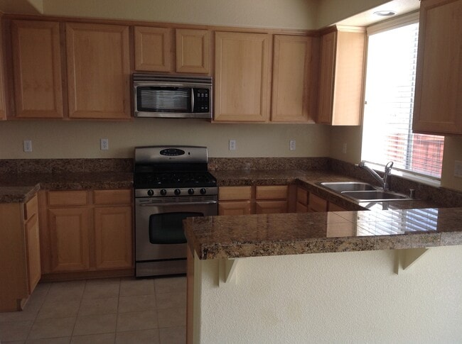 Building Photo - 3843 Artadi Dr