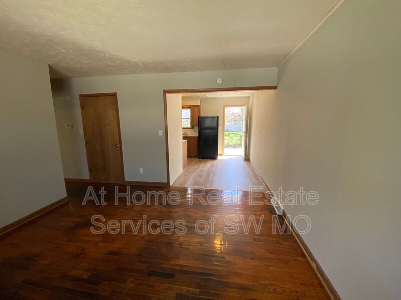Primary Photo - 806 S Crutcher Ave