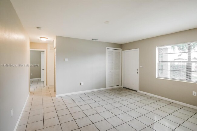 Building Photo - 20525 NW 28th Ct
