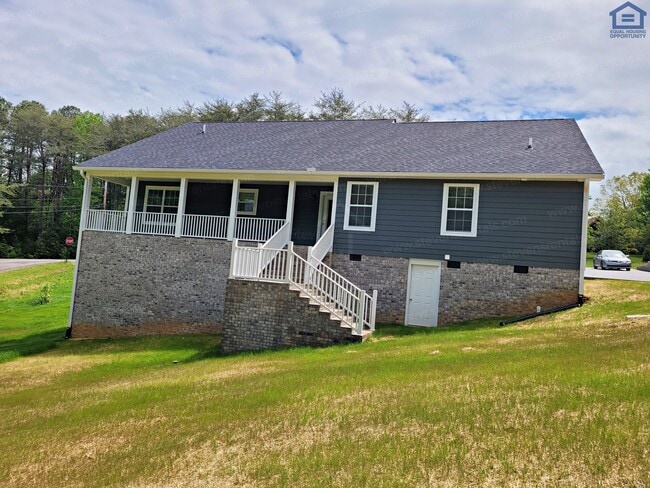 Building Photo - 2211 Huntland Rd