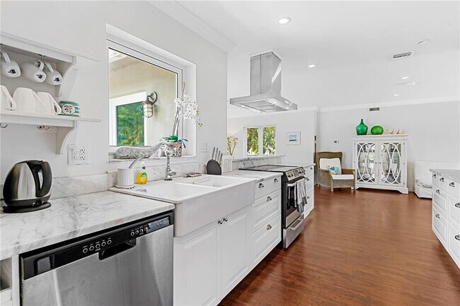 Foto del edificio - 2360 NE 15th Terrace