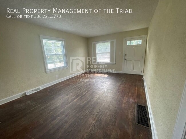 Building Photo - Newly Renovated Single Level 3 bedroom, 1 ...