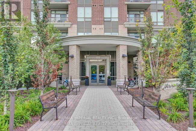Photo du bâtiment - 540-540 Bur Oak Ave