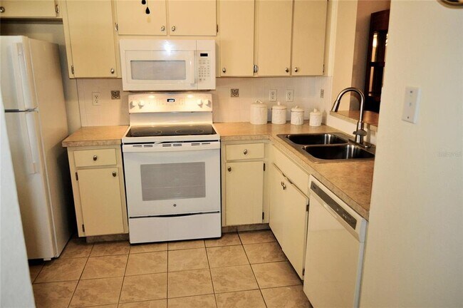 Building Photo - 3399 Mermoor Dr