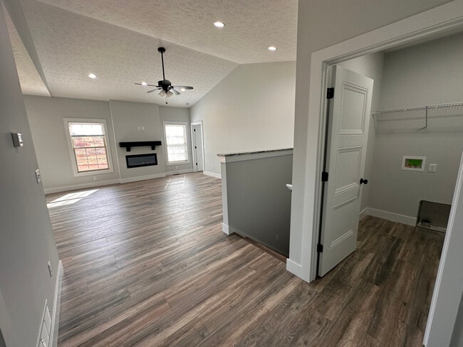 Foto del edificio - 824 Otter Creek Rd