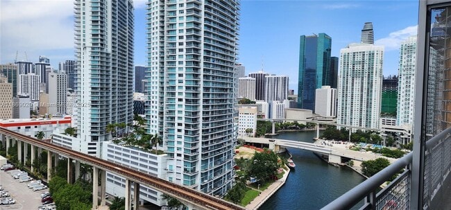 Building Photo - 690 SW 1st Ct
