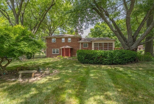 Foto del edificio - 211 Lakeview Dr
