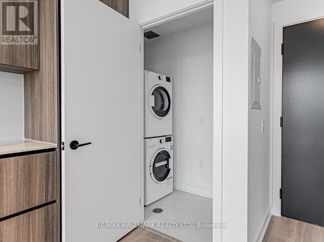 Photo du bâtiment - 117 Broadway Ave