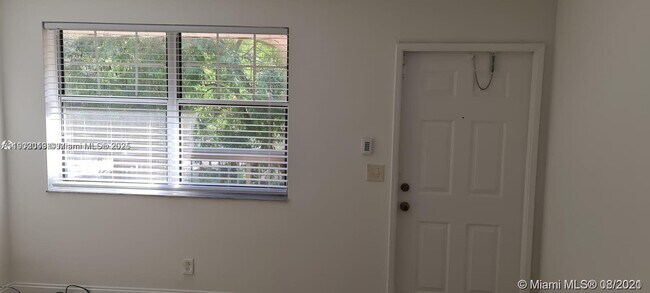 Foto del edificio - 758 NW 103rd Terrace