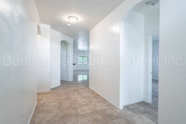 Foto del edificio - 4 Bedroom, 2 Bath Home - $2450 per month!