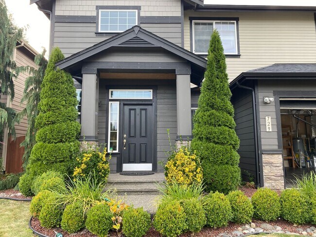 Building Photo - Stately Martha Lake 4 Bedroom Residence