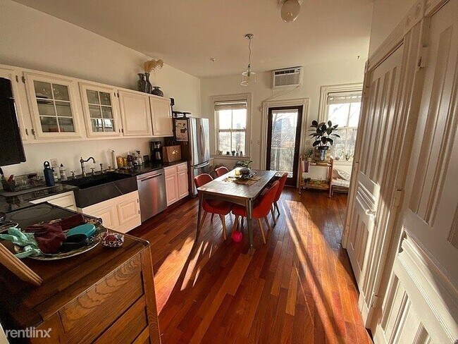 Foto del edificio - 2 br, 1.5 bath Condo - 12 Benefit Street 2