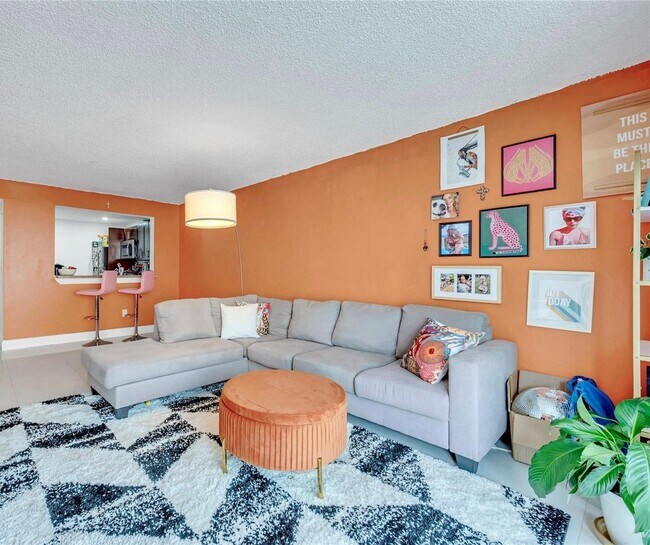 Foto del edificio - 488 NW 165th St