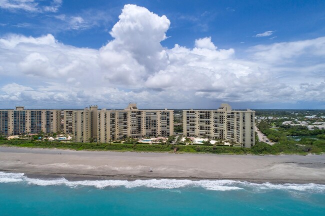 Foto del edificio - 100 Ocean Trail Way