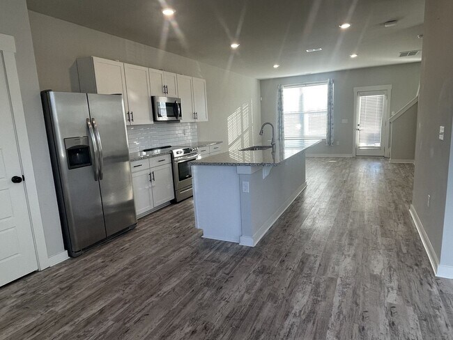 Foto del edificio - Triple Blackman Modern Townhome